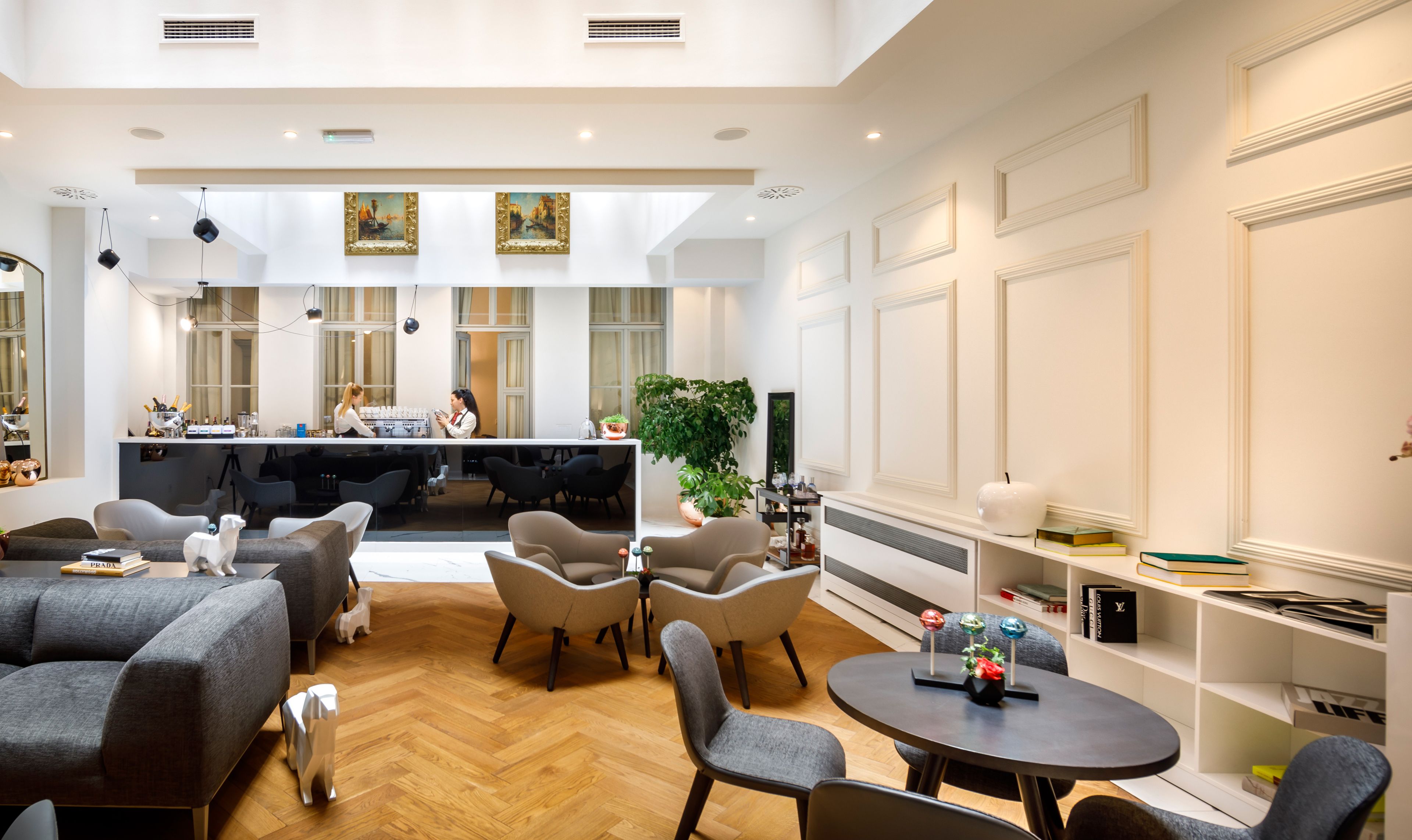 Área de estar no saguão