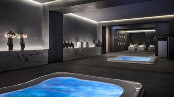 Indoor spa tub