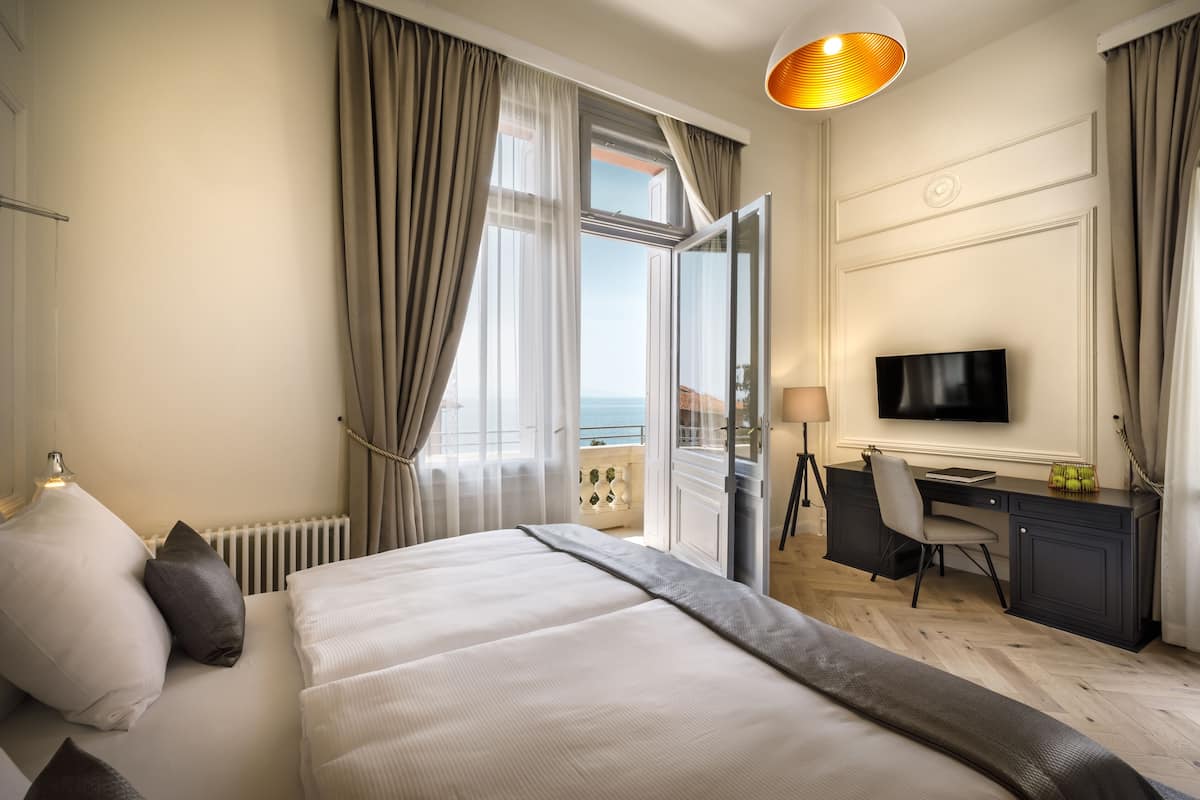 imperial seaside room with extra bed | view from room