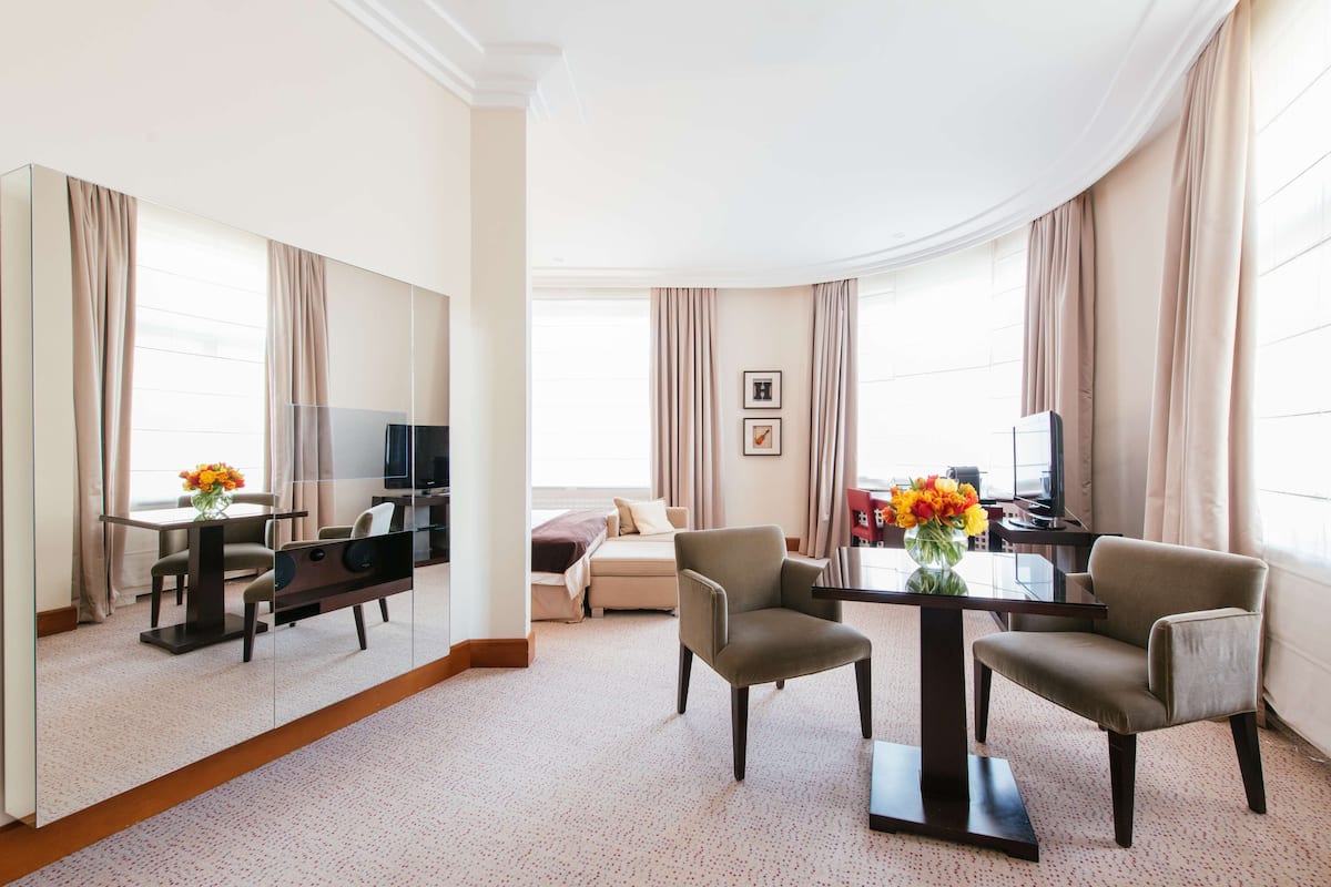 1 bedroom, premium bedding, pillowtop beds, minibar