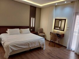 デラックス スイート | ミニバー、セーフティボックス (室内)、WiFi (無料)