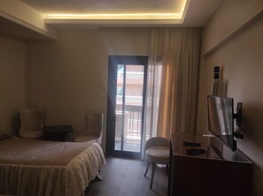 Minibar, caja de seguridad en la habitación y wifi gratis