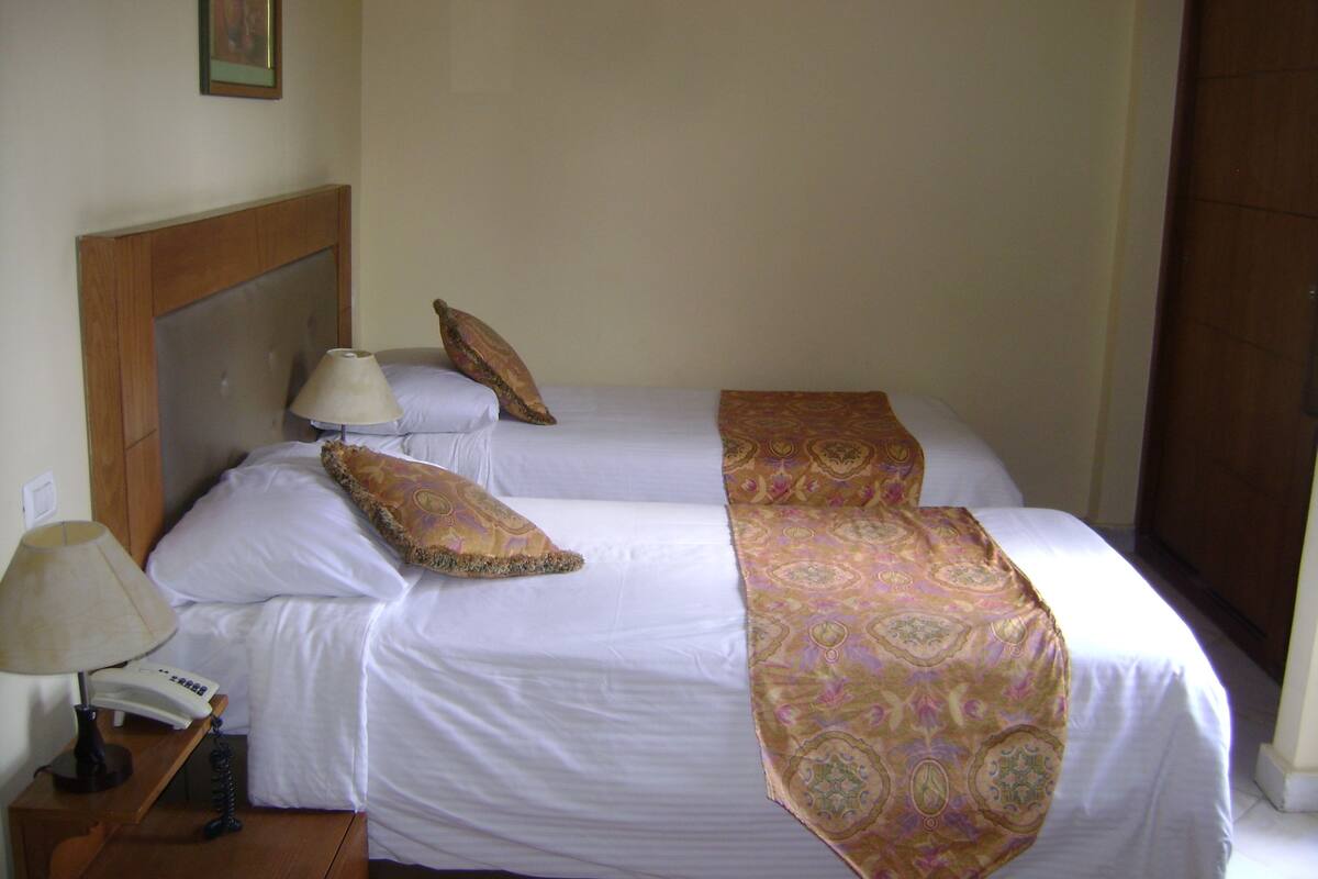 Ropa de cama de alta calidad y minibar 