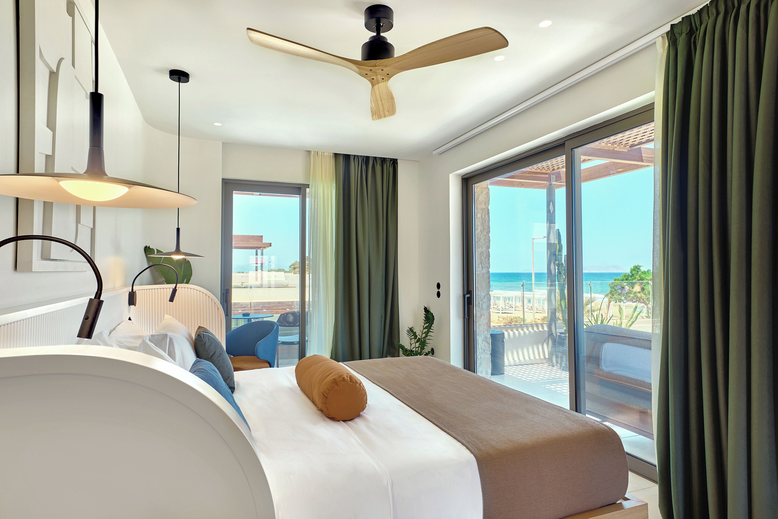 Photo - Paralos Kosta Alímia