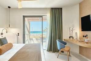 A modern hotel room with a bed, a desk, a chair, and a TV. - Paralos Kosta Alímia (Hersonissos)