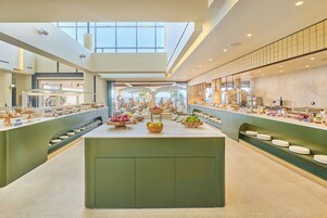 5 restaurants, breakfast, lunch, dinner served; Mediterranean cuisine