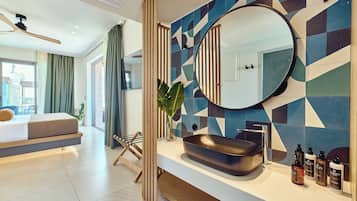 Retreat Double Direct Sea View Hydro Tub | Bathroom | Shower, rainfall showerhead, free toiletries, hair dryer