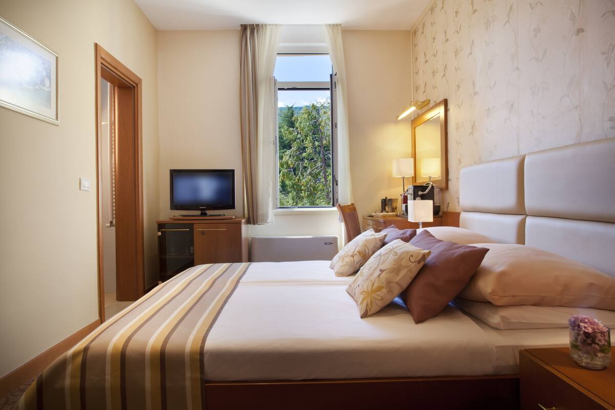 Standard Double or Twin Room | Minibar, in-room safe, cribs/infant beds, free WiFi