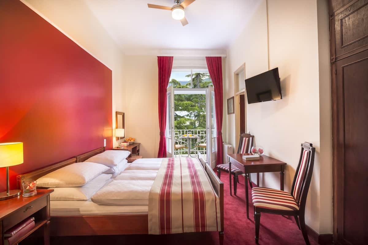 Standard Double or Twin Room | Desk, cribs (surcharge), WiFi (free)