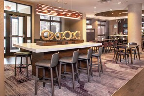 Breakfast and dinner served - Courtyard by Marriott Dunn Loring Fairfax (Fairfax)
