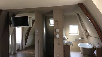 Suite | Bathroom | Hair dryer