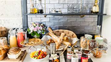 Desayuno (EUR 17.5 por persona)