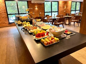 Free daily buffet breakfast - Oasis Plaza (Ribeirão Preto)