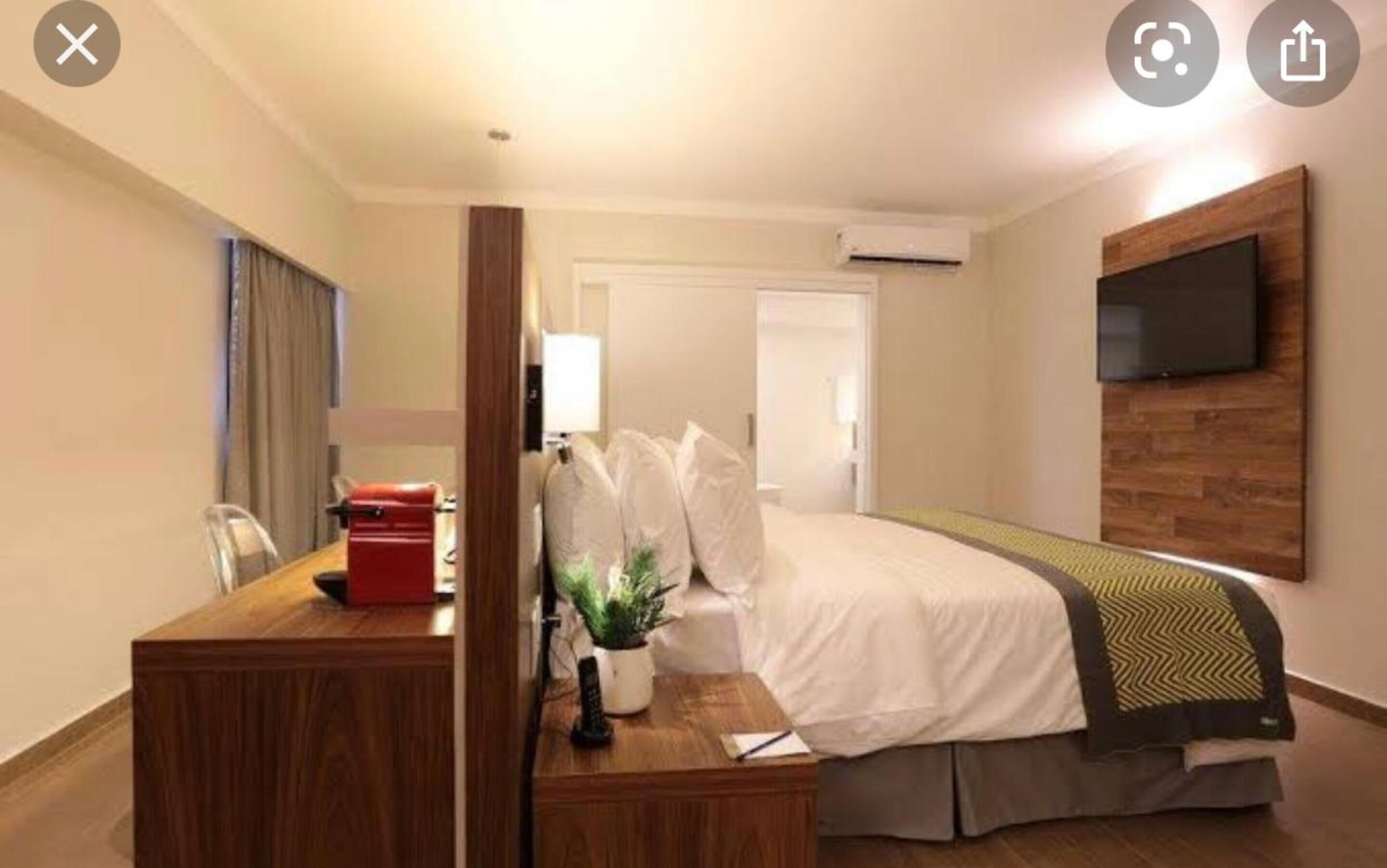 Classic Suite, 1 King Bed, Accessible, City View | Minibar, in-room safe, desk, blackout drapes