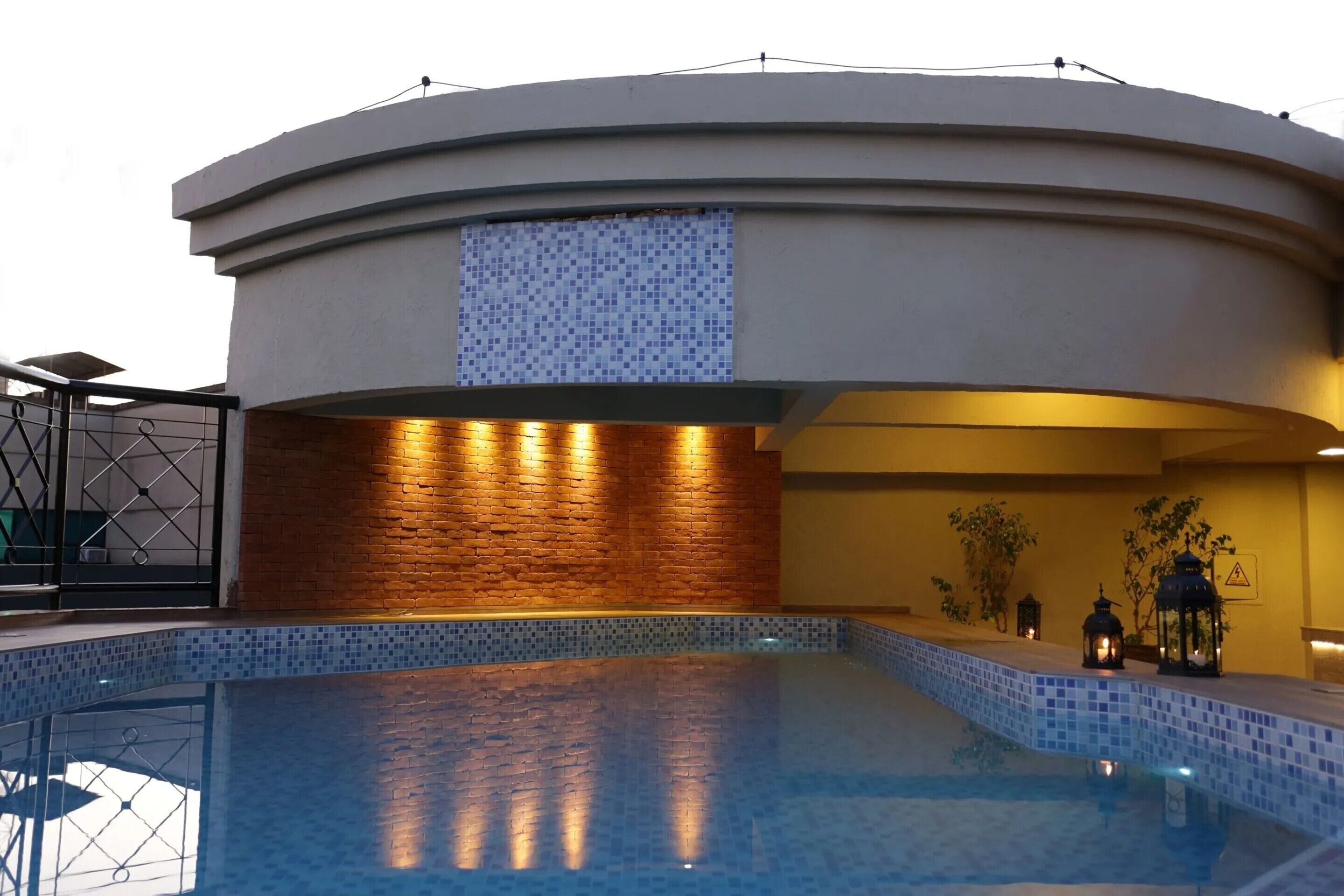 Outdoor pool, pool loungers