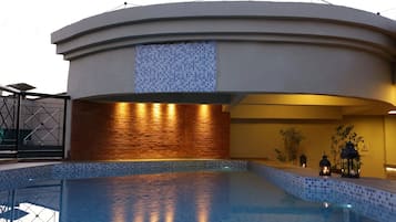Outdoor pool, pool loungers