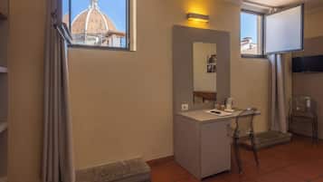 Camera Premium con letto matrimoniale o 2 letti singoli, vista città | Biancheria da letto di alta qualità, copriletto in piuma