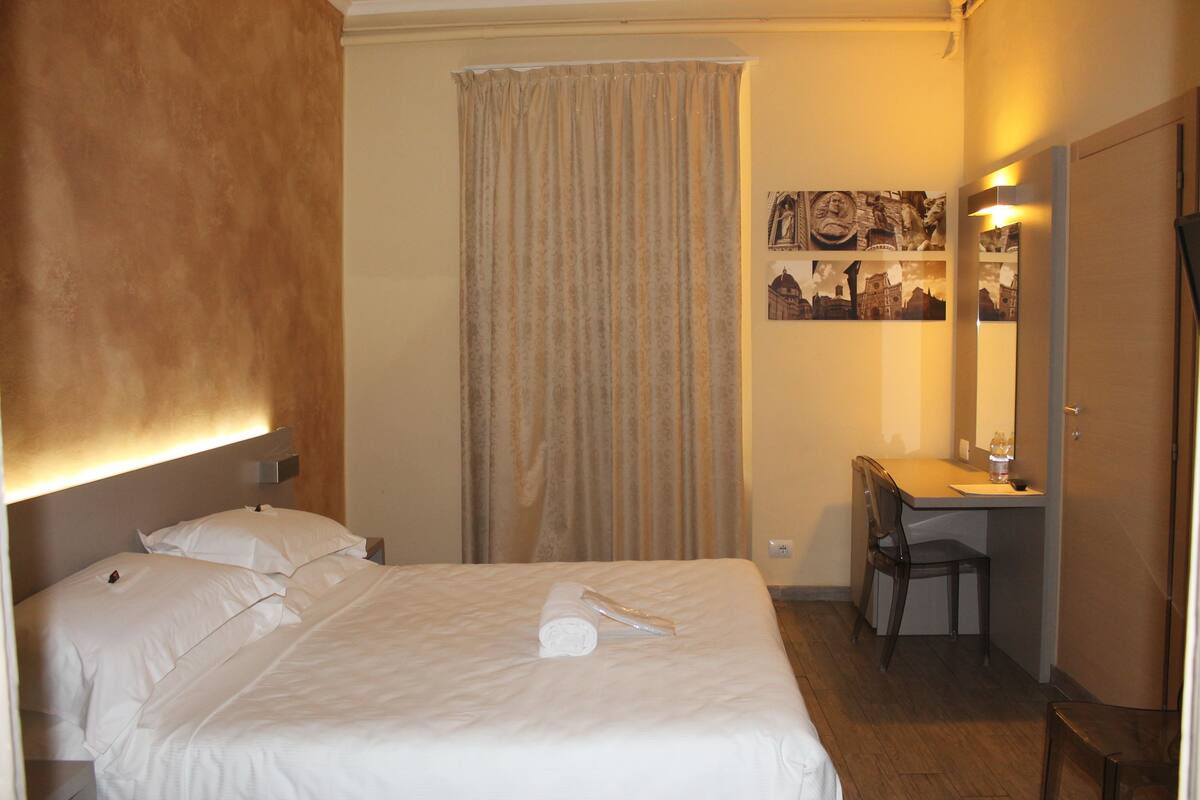 Premium bedding, down comforters, minibar, in-room safe