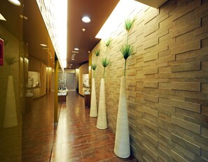 Body treatments, hydrotherapy, aromatherapy, deep-tissue massages