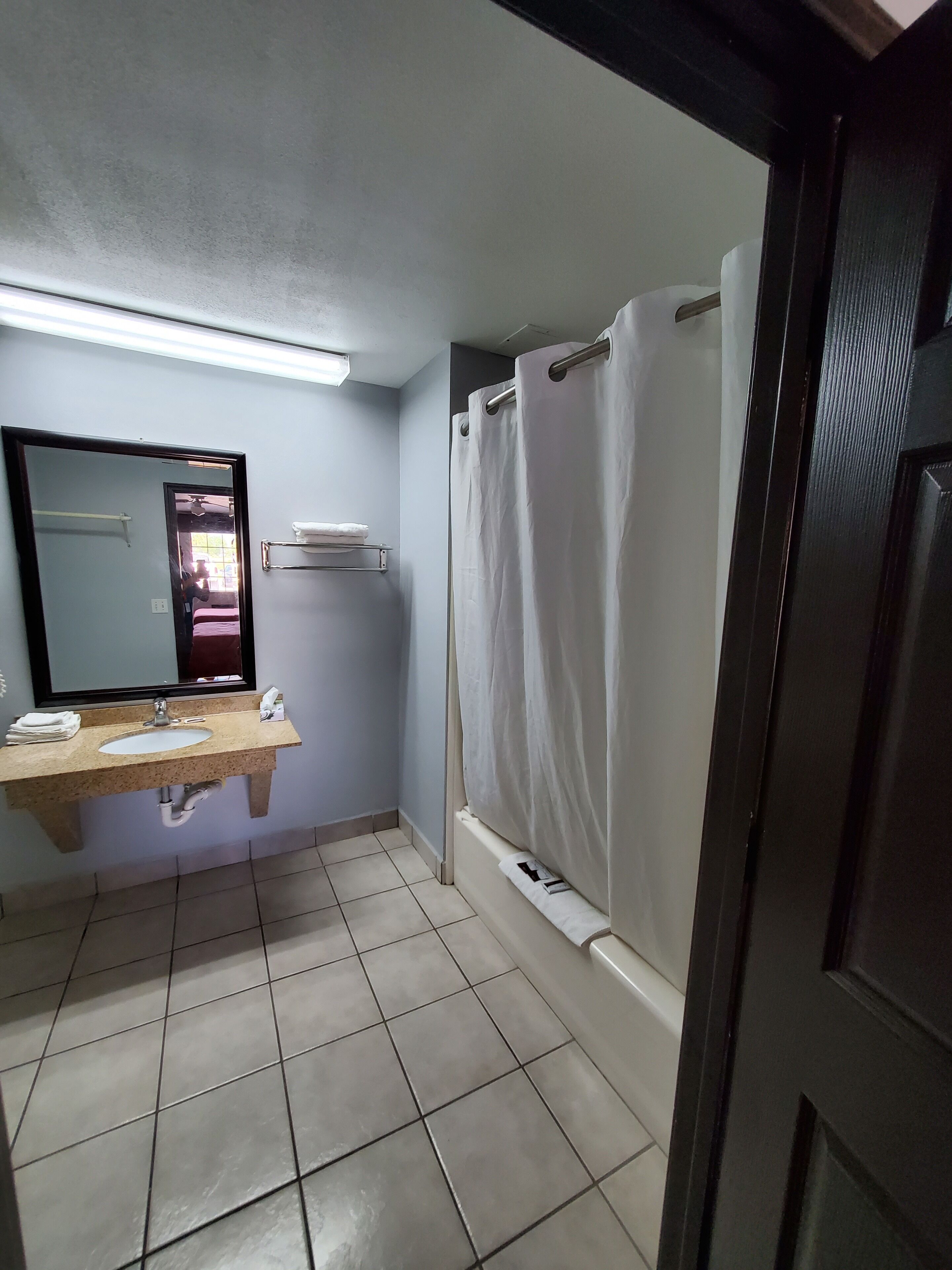 Habitació estàndard, 2 llits de matrimoni, no fumadors | Bany | Tovalloles 
