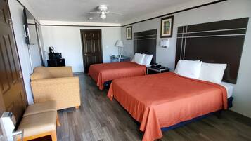 Standaard kamer, 2 queensize bedden, niet-roken | Hypoallergeen beddengoed, een bureau, verduisterende gordijnen