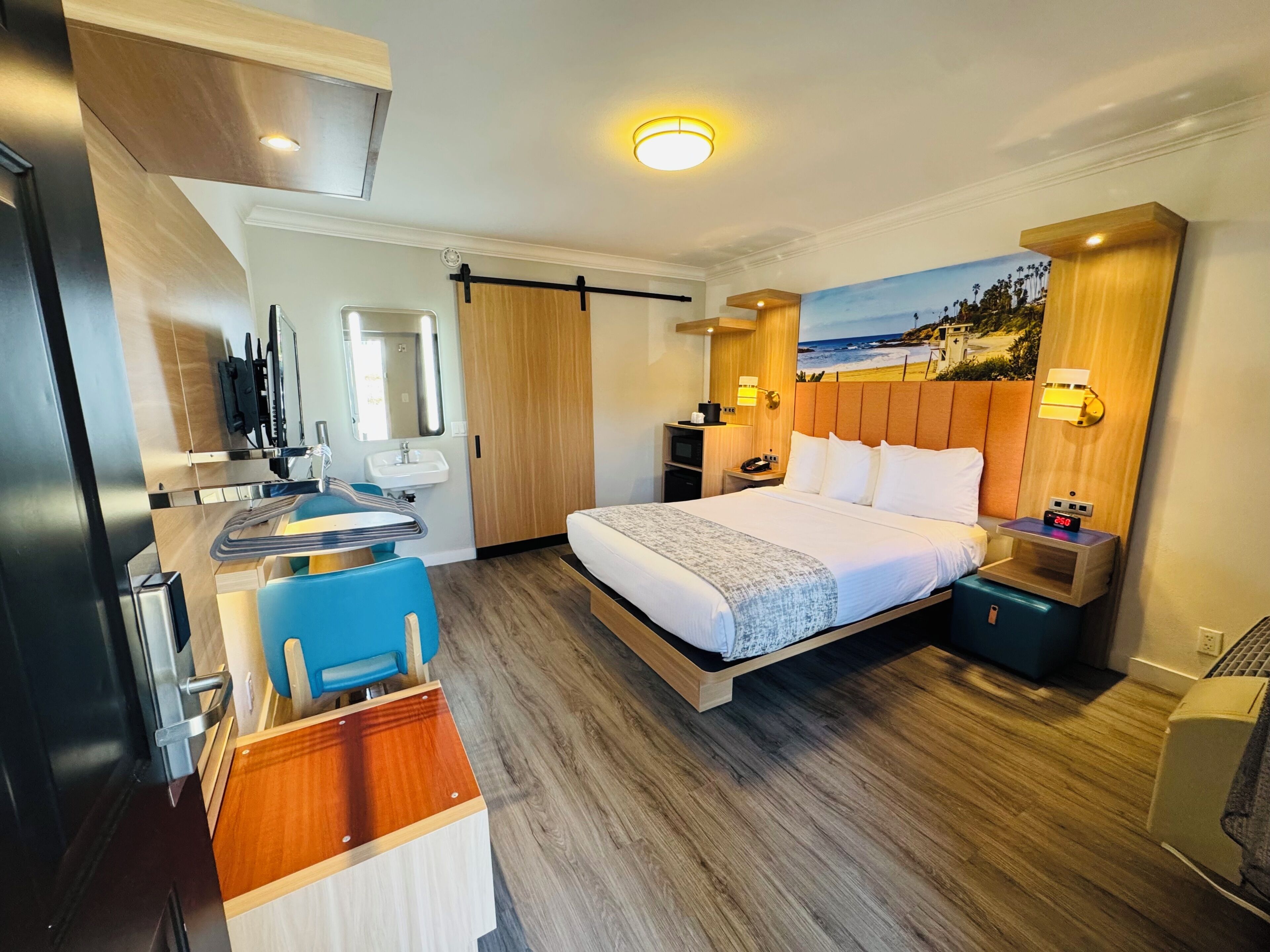 Habitación estándar | Escritorio, espacio para trabajar con laptop y cortinas blackout 