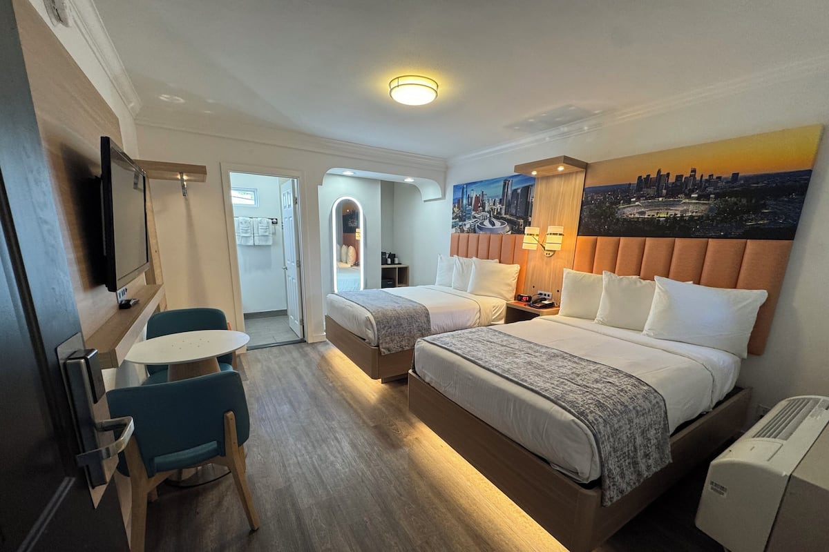 2 Double Beds Non Smoking