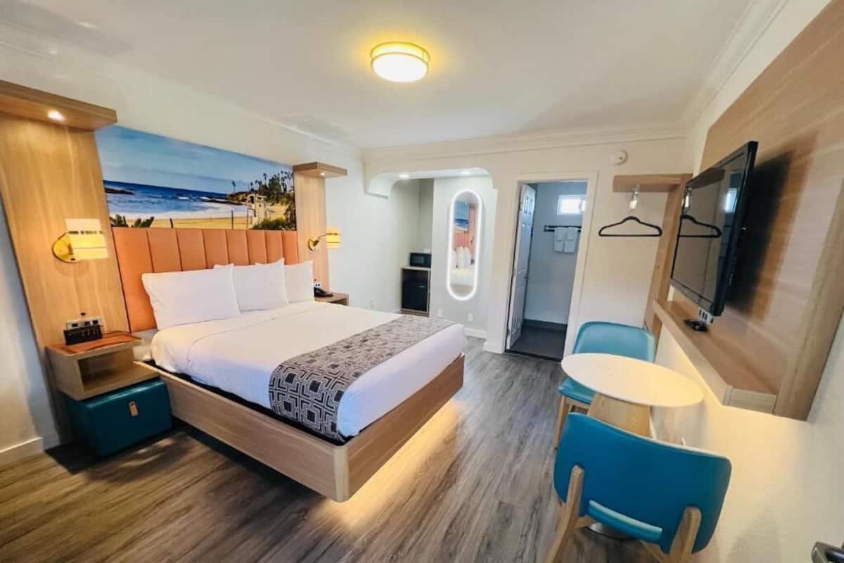 Deluxe One Queen Bed | Desk, laptop workspace, blackout drapes, iron/ironing board