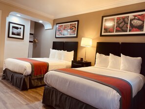 Habitación | Escritorio, espacio para trabajar con laptop y cortinas blackout 