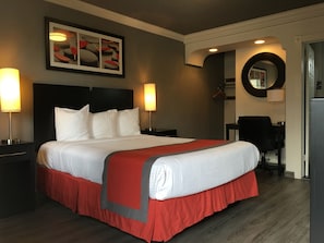 1 Queen Bed Non Smoking | Desk, laptop workspace, blackout drapes, iron/ironing board