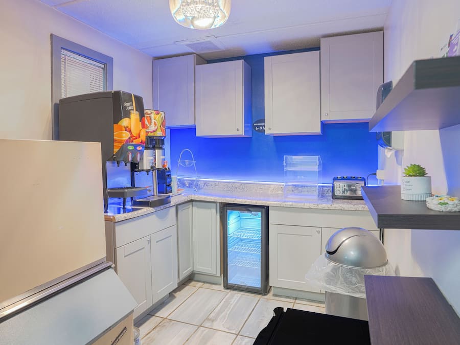 Free daily continental breakfast