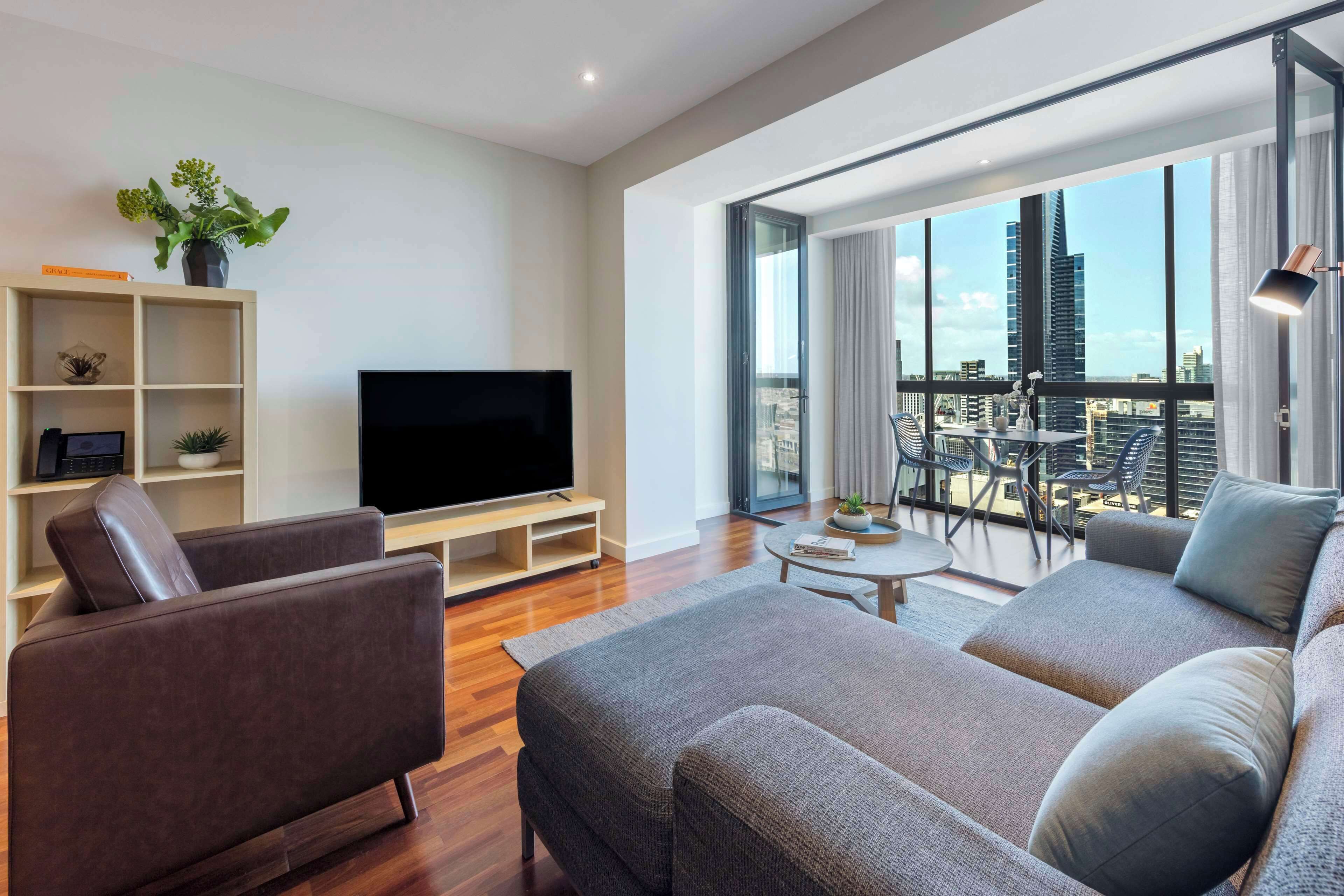 Escrivaninha, quartos à prova de som, ferros/tábuas de passar roupa