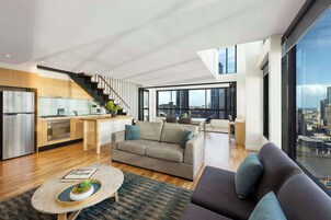 Skrifborð, hljóðeinangrun, straujárn/strauborð, vöggur/ungbarnarúm