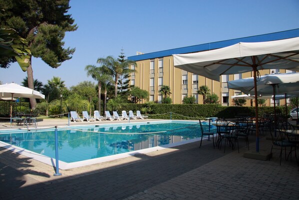 Outdoor pool, pool umbrellas