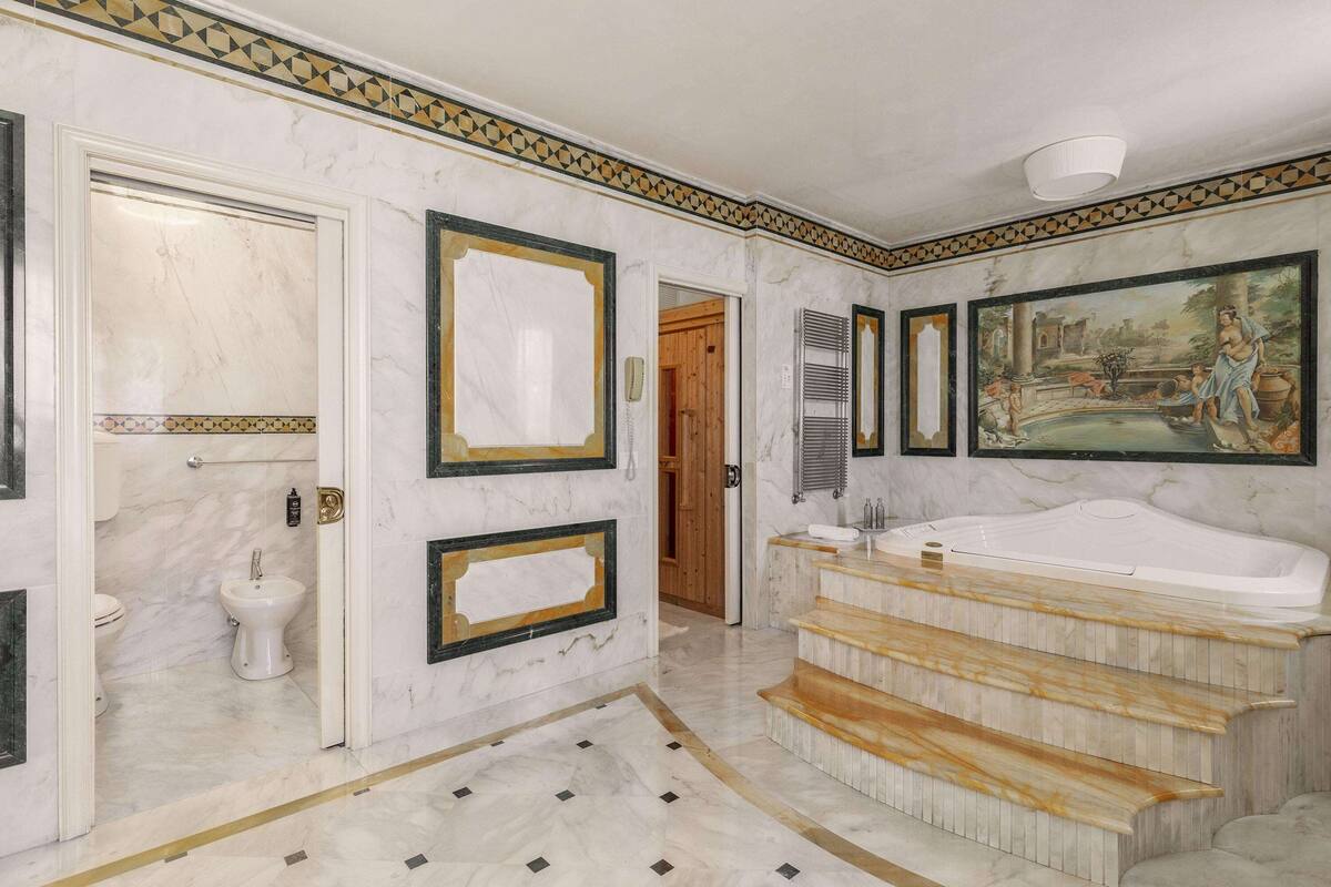 minibar, in-room safe, desk, blackout curtains