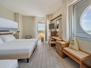 A hotel room with a bed, desk, and a view of the city. - B&B Hotel Chioggia Airone (Chioggia)