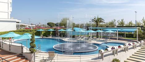 2 outdoor pools, sun loungers