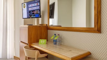 Minibar, coffres-forts dans les chambres, bureau, rideaux occultants