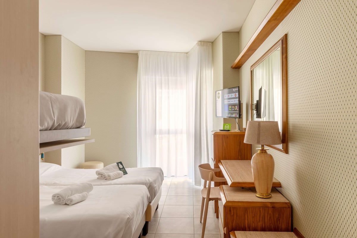 Standard Quadruple Room, Non Smoking | 1 bedroom, minibar, in-room safe, desk