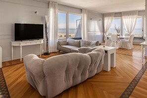 Minibar, in-room safe, desk, blackout drapes - B&B Hotel Chioggia Airone (Chioggia)