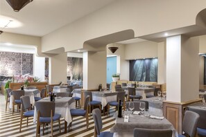Breakfast, lunch and dinner served - B&B Hotel Chioggia Airone (Chioggia)