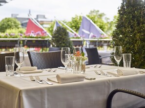 Breakfast, lunch, dinner served; Italian cuisine 