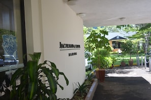 Property entrance - Jacaranda Nairobi Hotel (Nairobi)