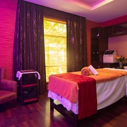 Couples treatment rooms, sauna, body treatments, aromatherapy