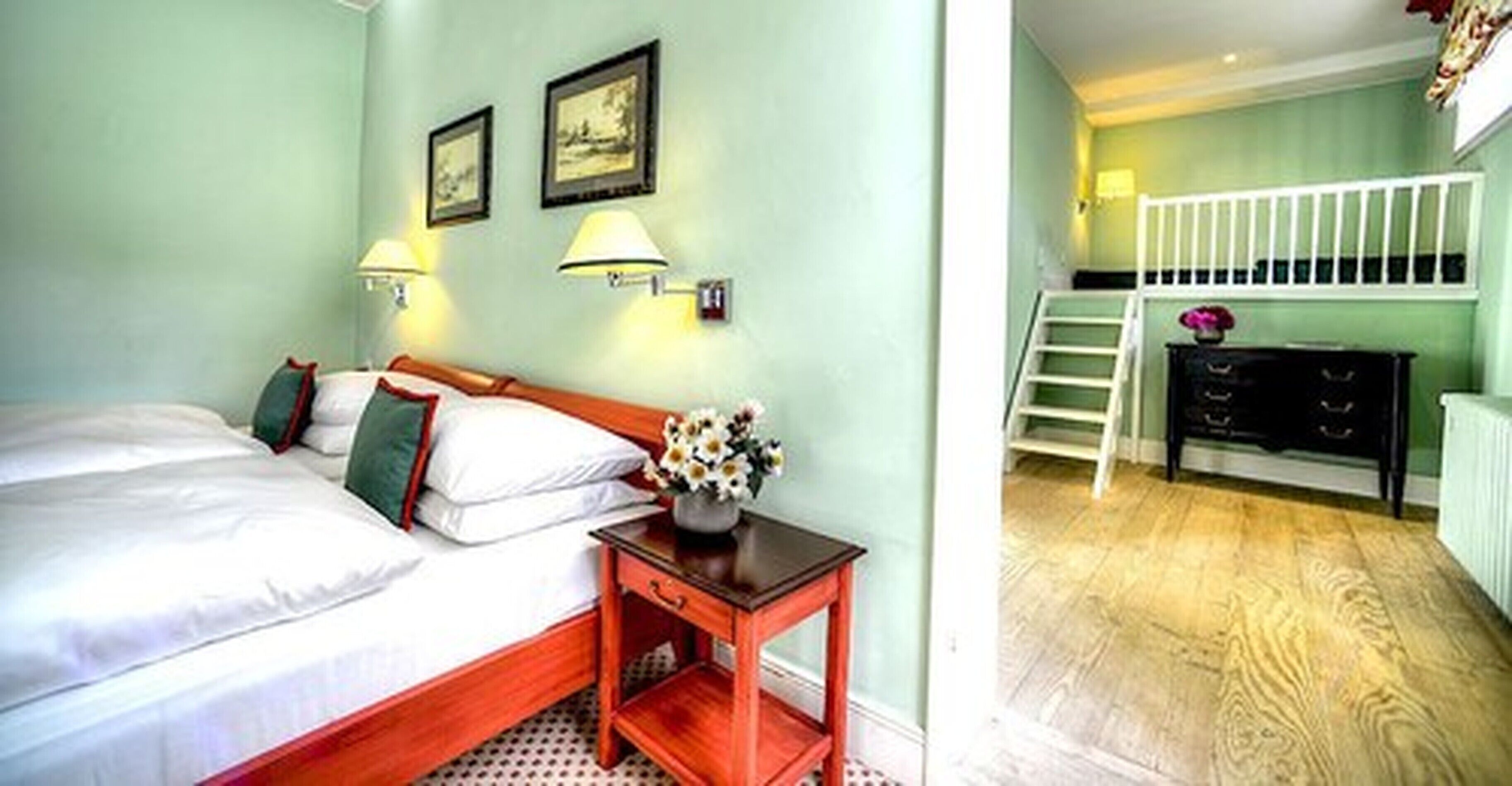 deluxe double room | in-room safe, desk, iron/ironing board, free wifi