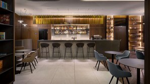 Serves lunch and dinner - Radisson Blu Hotel, Kyiv City Centre (Kyiv)