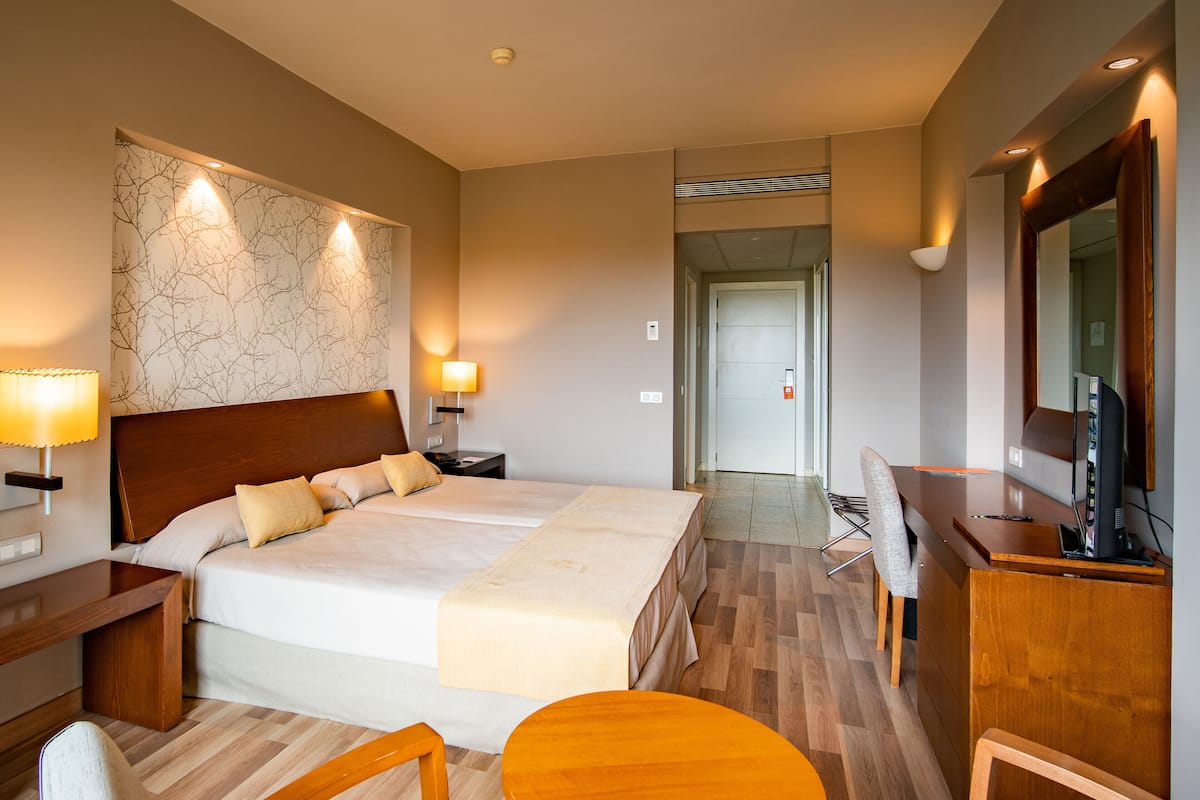 minibar, in-room safe, desk, blackout curtains