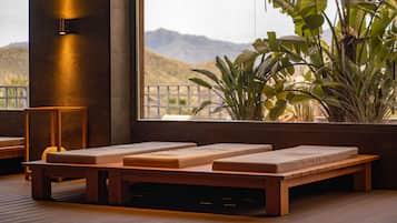 Indoor spa tub
