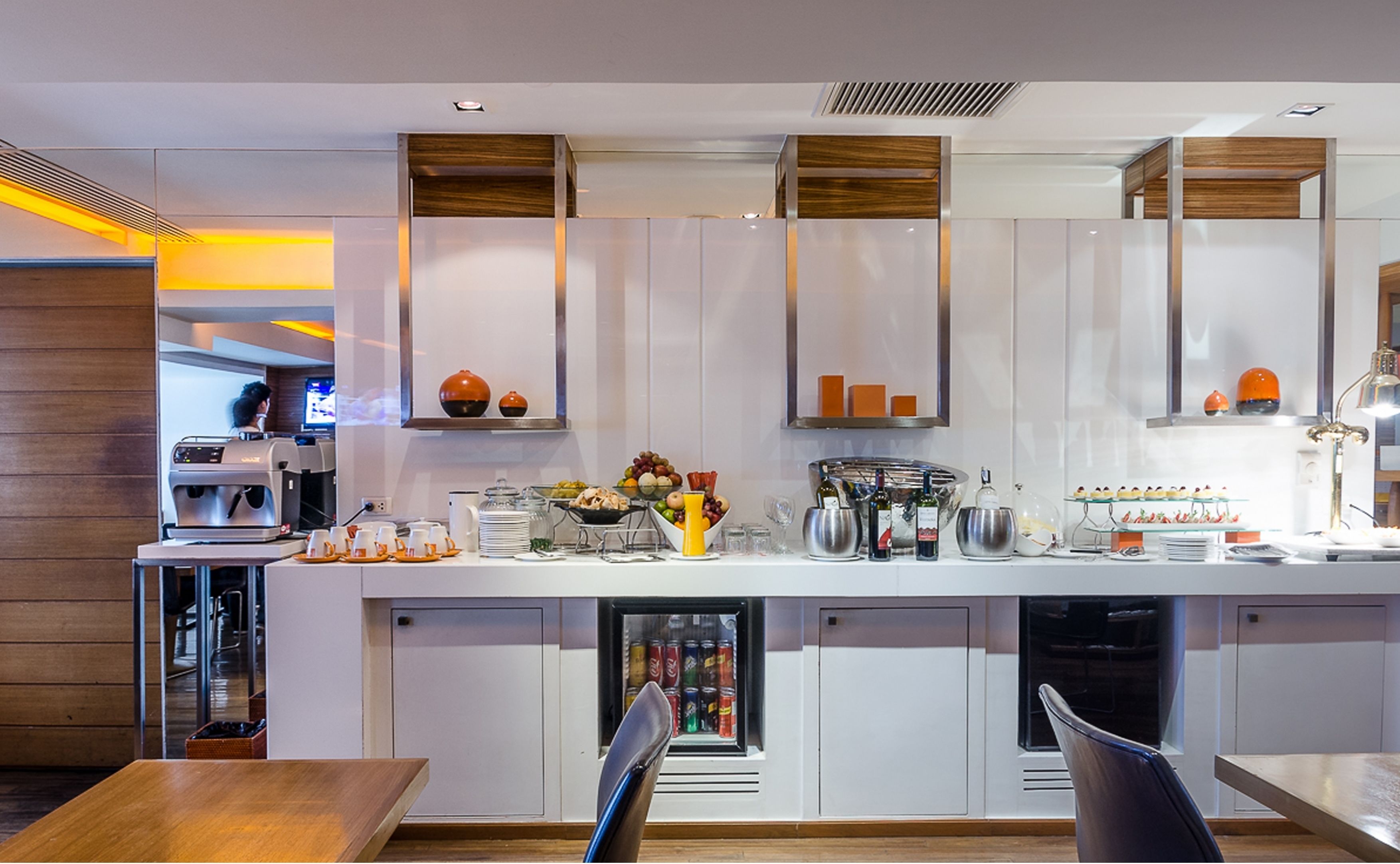 suite, 1 king bed (enhance privilege) | executive lounge