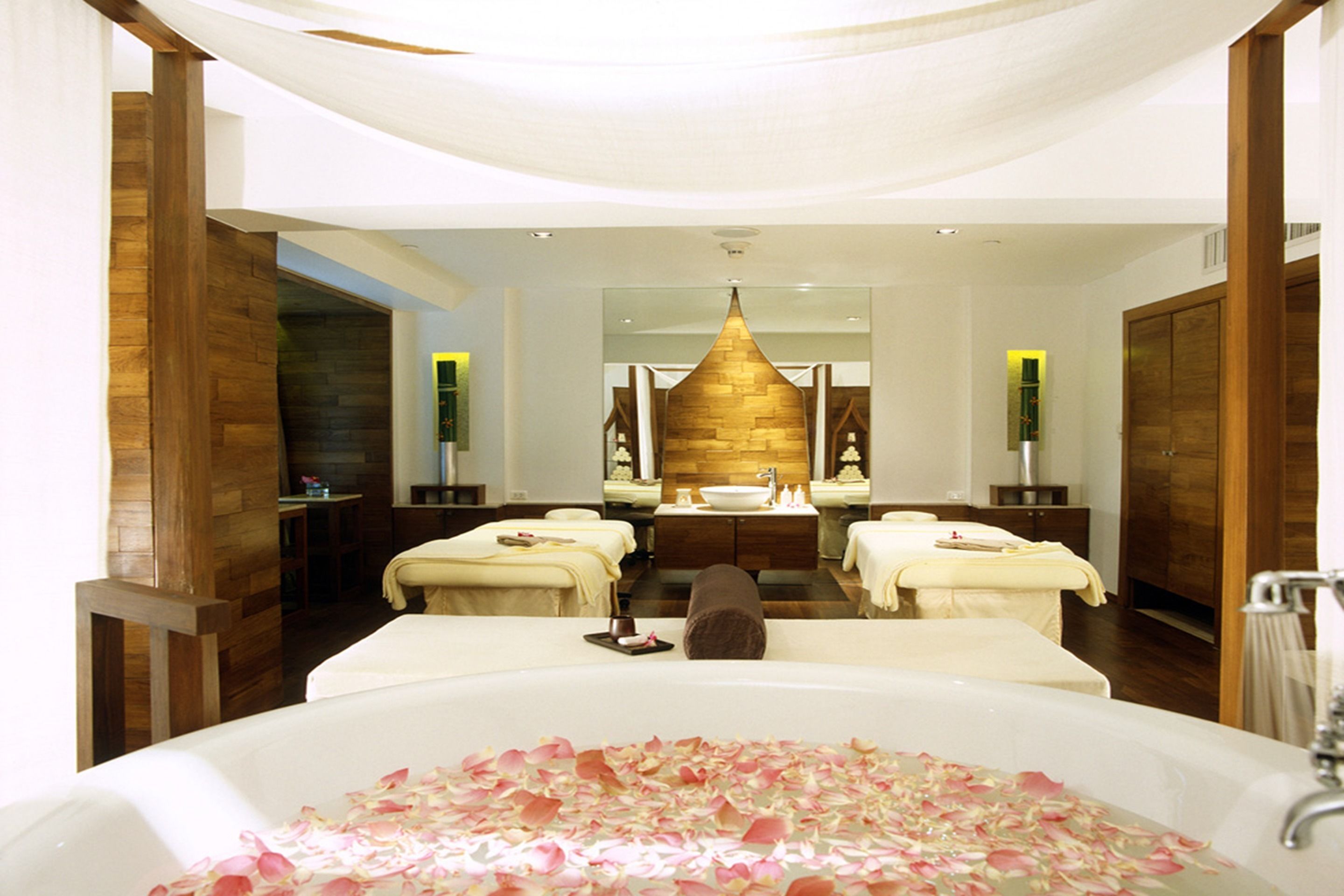 sauna, hot tub, steam room, thai massages, massages